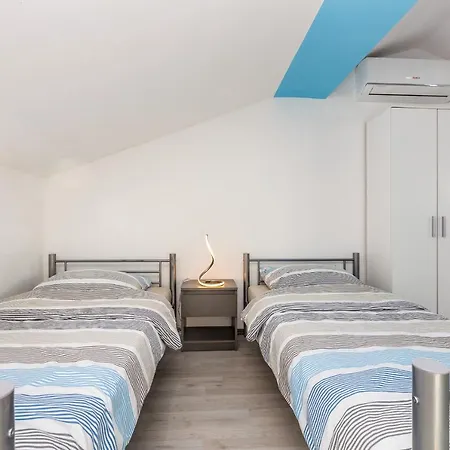 Holiday home Kuca Za Odmor Sotovento I - , Krk Brzac